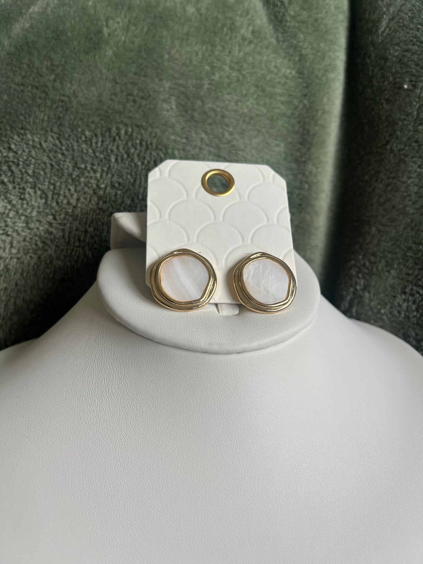 Pearl Gold Button Studs - Circle