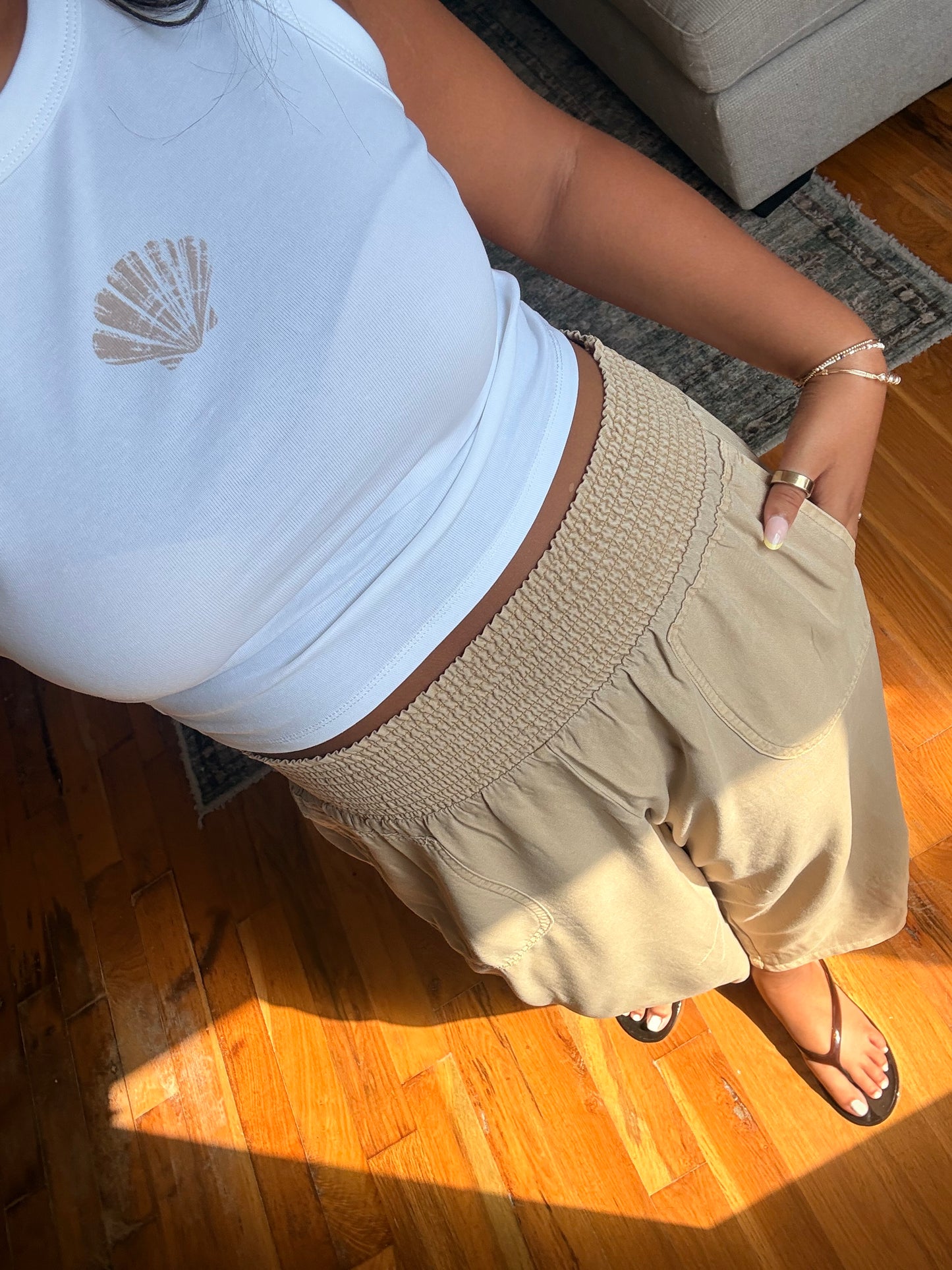 seashell graphic cropped tank