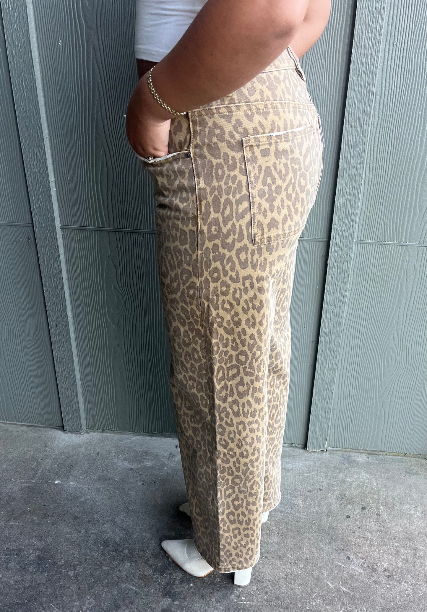 Mid Rise Leopard Print Straight Jeans